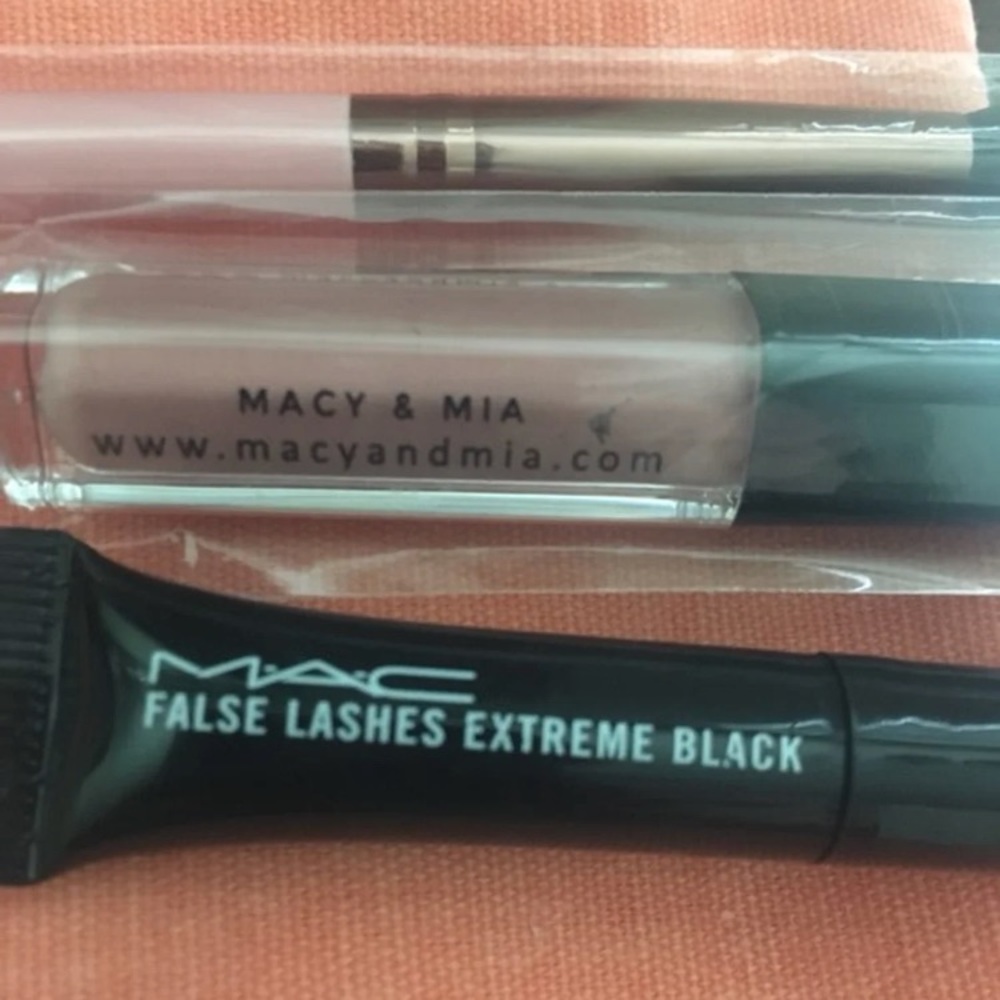 ❌❌❌SOLD❌❌❌ Assorted High End Cosmetics Lot - Picture 3 of 8